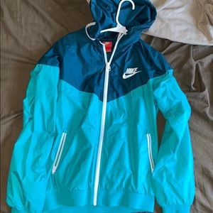 Nike windbreaker size L